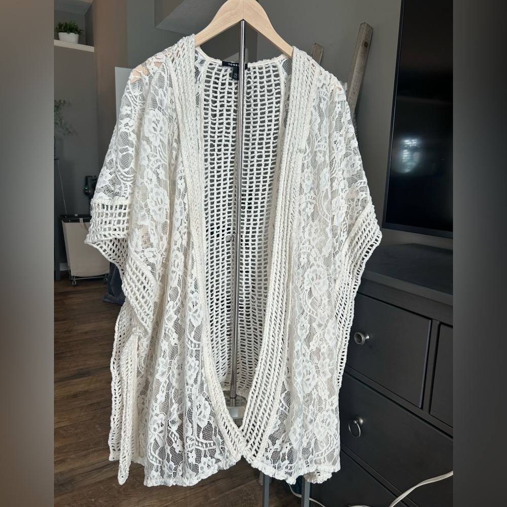 LACE RUANA/PONCHO - Picture 4 of 4